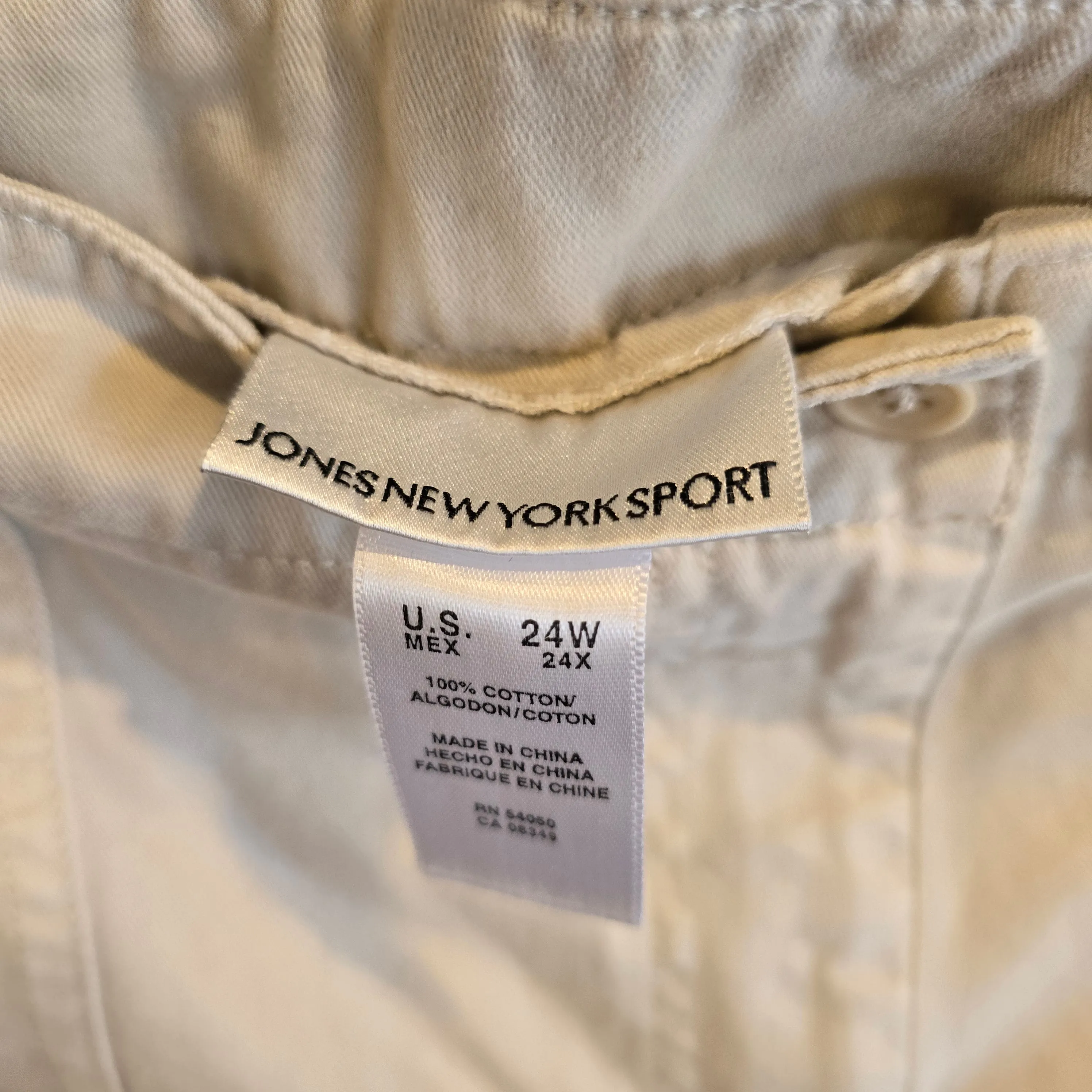 JONES NY Khakis Shorts 24W