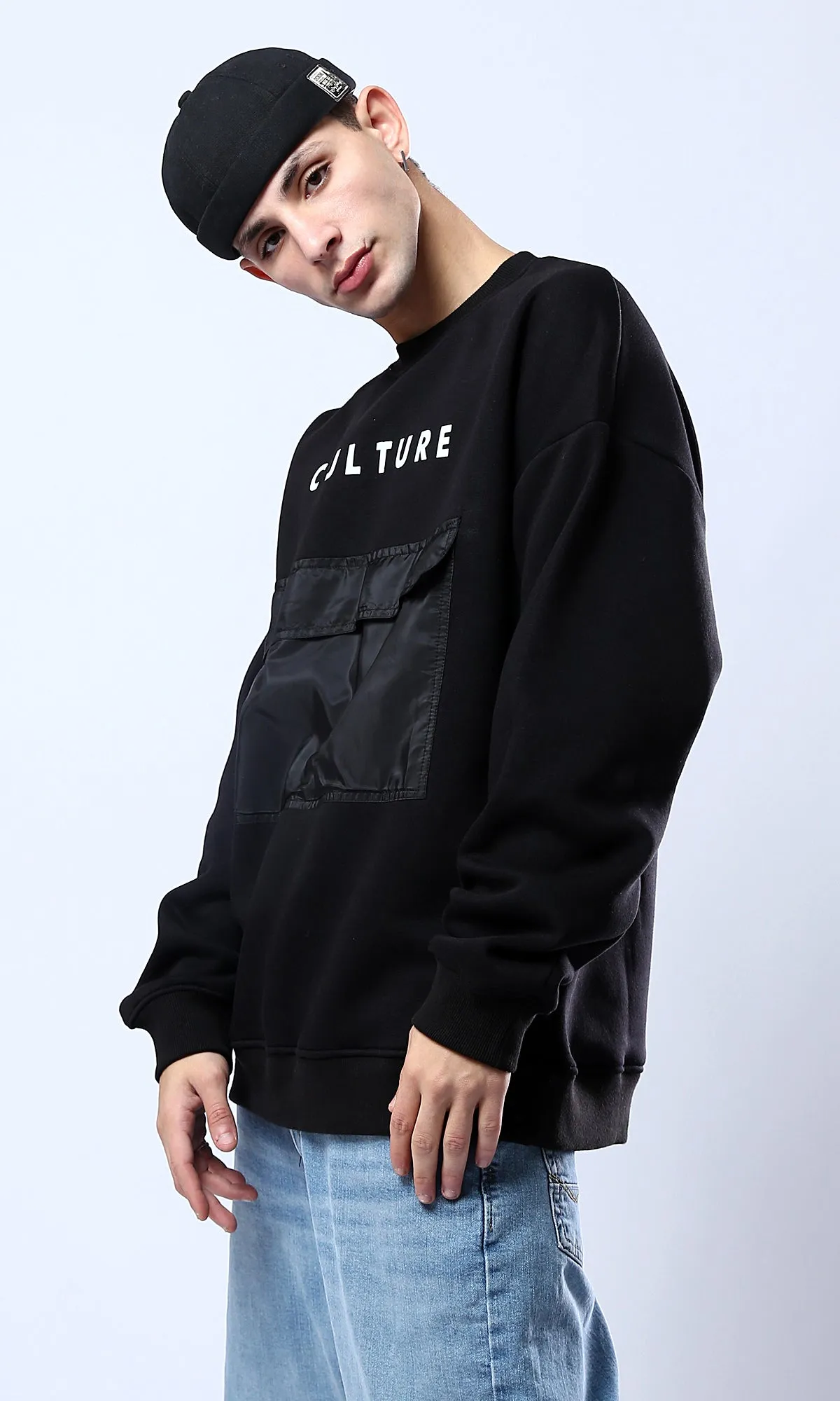 O175667 Black Round Neck Sweatshirt With Front Pocket